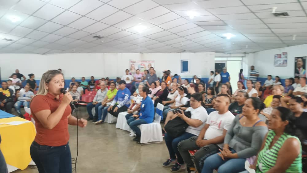 Líderes de Clap del municipio Bolívar participan en plan de formación y