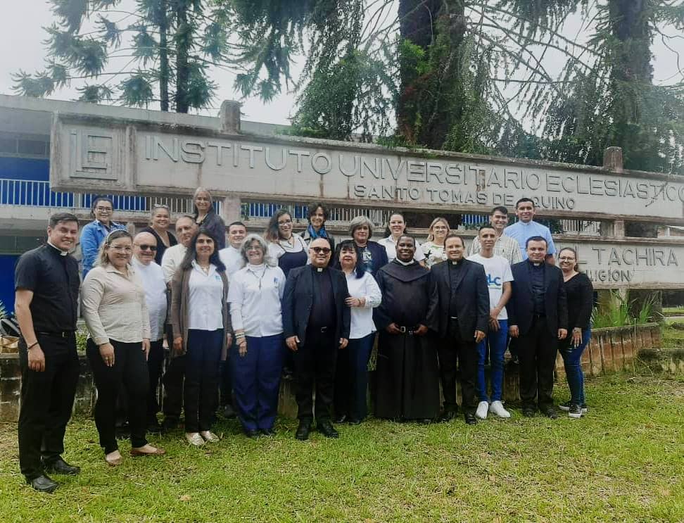 Instituto Universitario Eclesiástico Santo Tomás De Aquino Celebró XLI ...